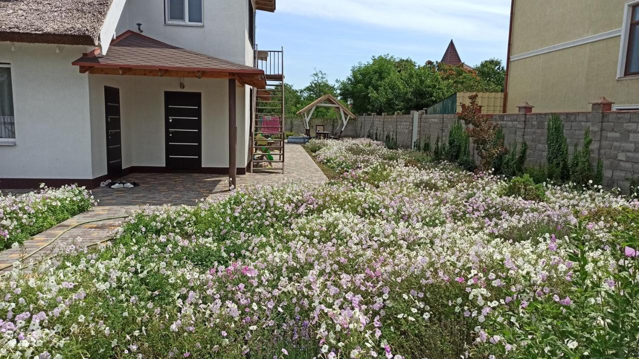 Eco House Hotel Chornomorsk Exterior photo